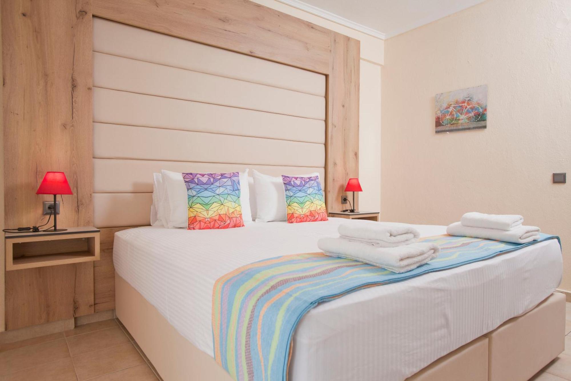Seven Heaven Premium Suites Salonic Exterior foto